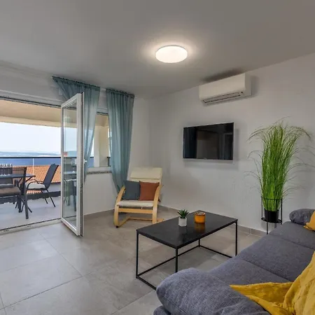 Appartamento Wunderschoene In Mit Schoener Terrasse Crikvenica