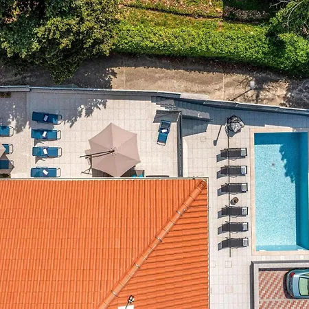 Wunderschoene In Mit Schoener Terrasse Crikvenica