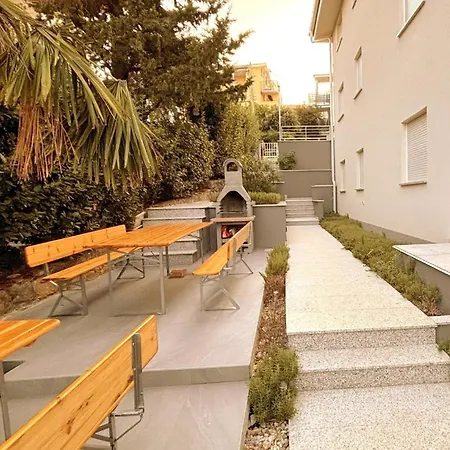 Wunderschoene In Mit Schoener Terrasse Appartamento Crikvenica
